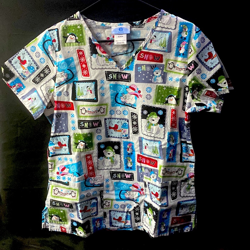 Holiday/ Christmas Scrub Shirt, SIZE:XS, Polar bears, penguins, and snowmen